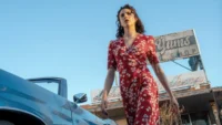 Confira a crítica do Flixlândia para o filme Honey, Não, comédia de 2025 com Margaret Qualley, Aubrey Plaza e Chris Evans - Flixlândia (1)