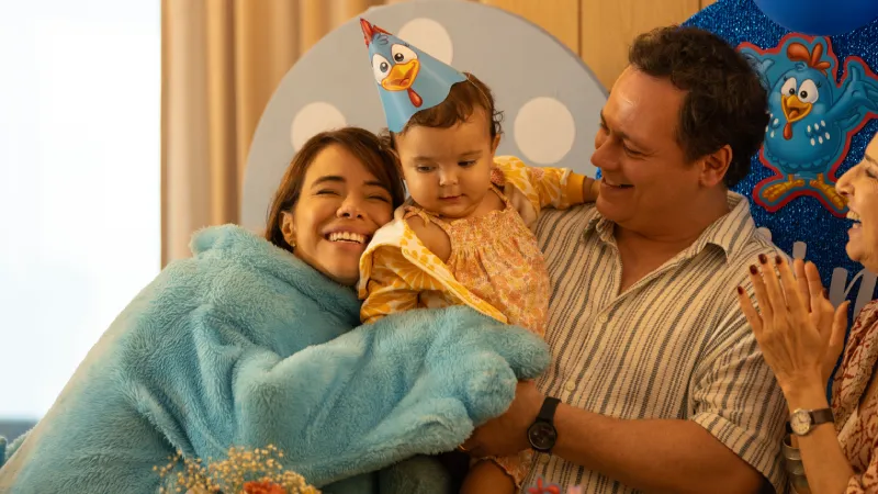 Mãe Fora da Caixa resenha crítica do filme 2025 Flixlândia (1)