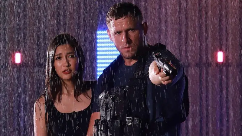 Alvo da Máfia 2025 resenha crítica do filme Netflix Flixlândia