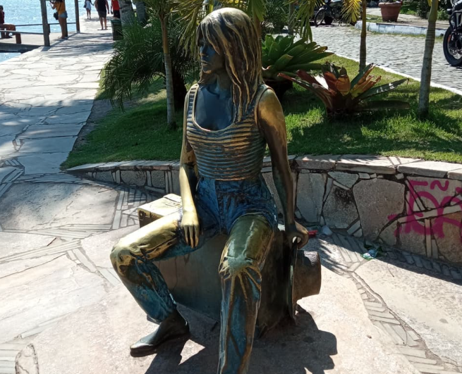 estátua de Brigitte Bardot em Búzios Foto Wilson Spiler Flixlândia