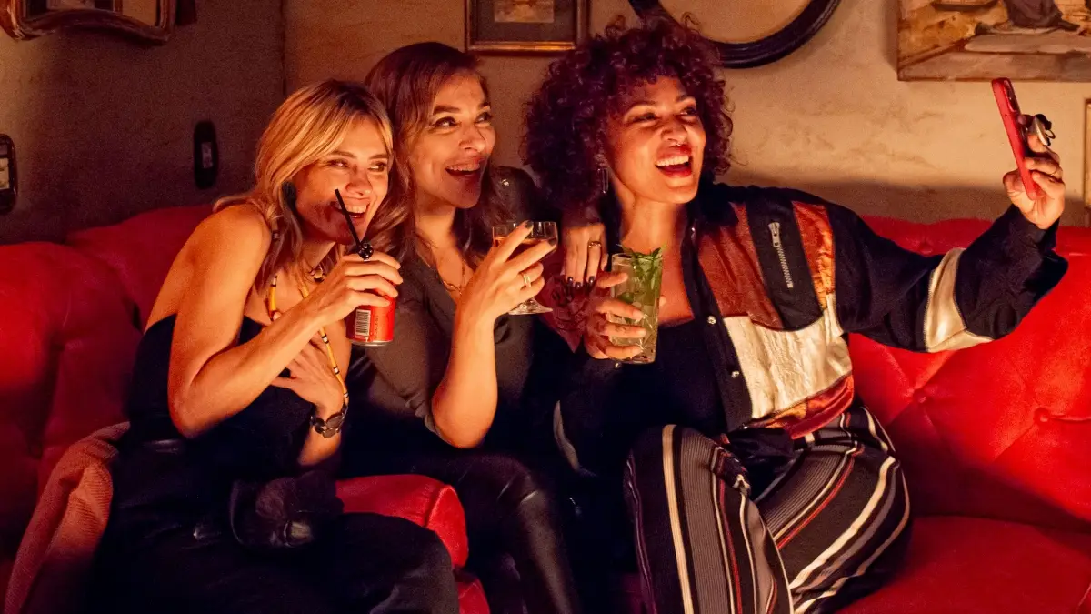 Descontrole (Des)controle 2025 2026 resenha crítica do filme brasileiro com Carolina Dieckmmann Flixlândia