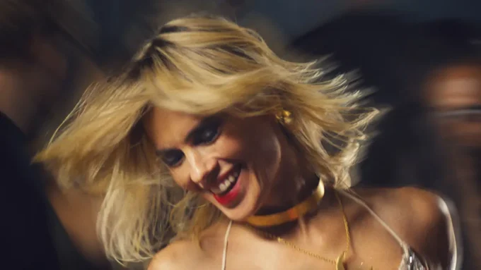 Descontrole (Des)controle 2026 2025 resenha crítica do filme brasileiro com Carolina Dieckmmann Flixlândia