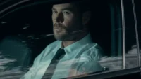 Confira a resenha crítica do filme Caminhos do Crime (Crime 101), suspense de 2026 com Chris Hemsworth, Halle Berry e Mark Ruffalo