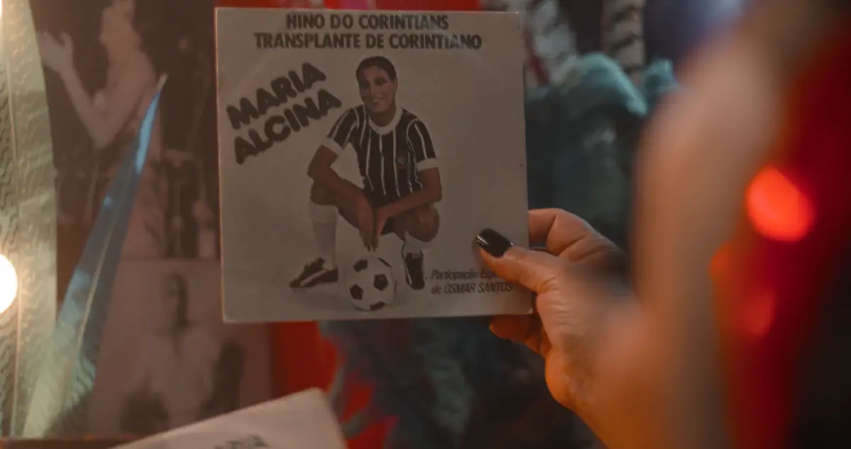 Cena do Filme Alegria Brasil_Maria Alcina_dir_Elizabete_Martins_Campos_foto_Ciro Thielmann-2 (1)