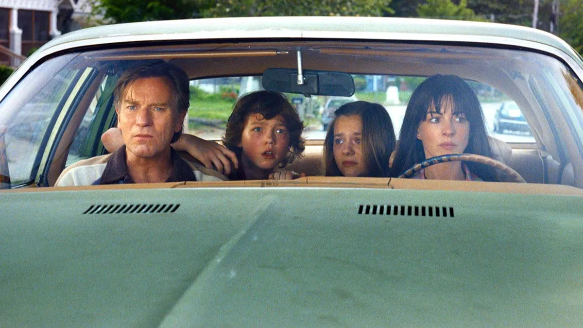 No Fim da Rua ficção científica com Anne Hathaway ganha primeiro trailer veja