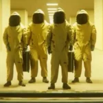 Viral da internet ganha filme da A24 veja o trailer de ‘Backrooms’ e conheça a história por trás do longa