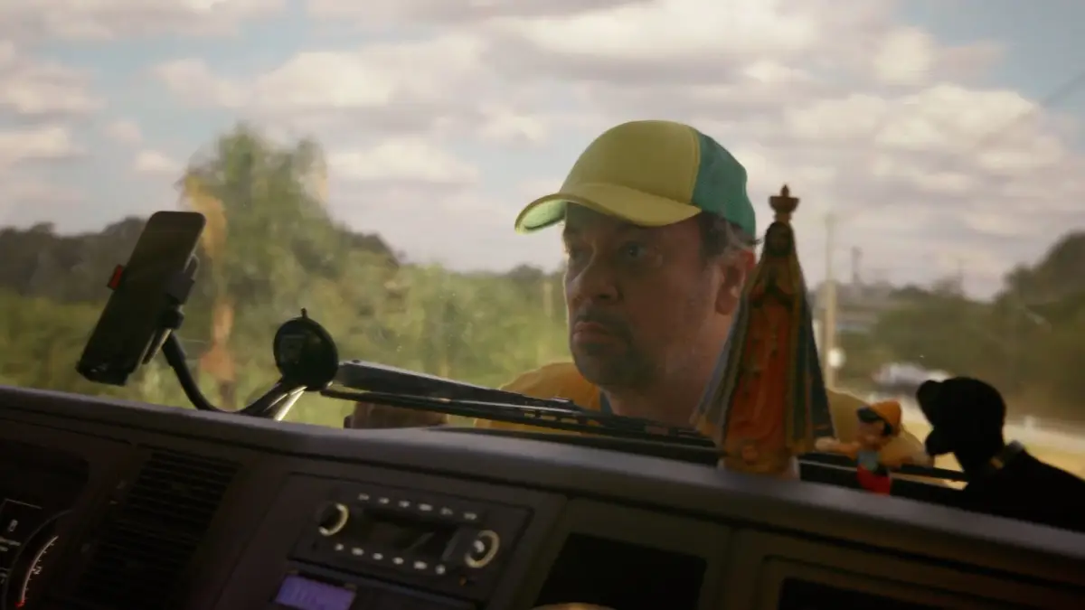 crítica do filme brasileiro Eu Não Te Ouço 2026 - Flixlândia