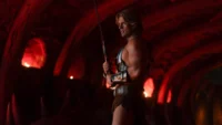 He-Man empunha a espada em cena do filme Mestres do Universo de 2026