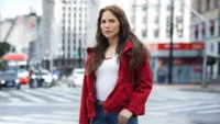 Leticia Colin como a personagem Adriana em cena da novela Quem Ama Cuida