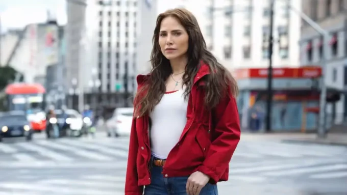 Leticia Colin como a personagem Adriana em cena da novela Quem Ama Cuida