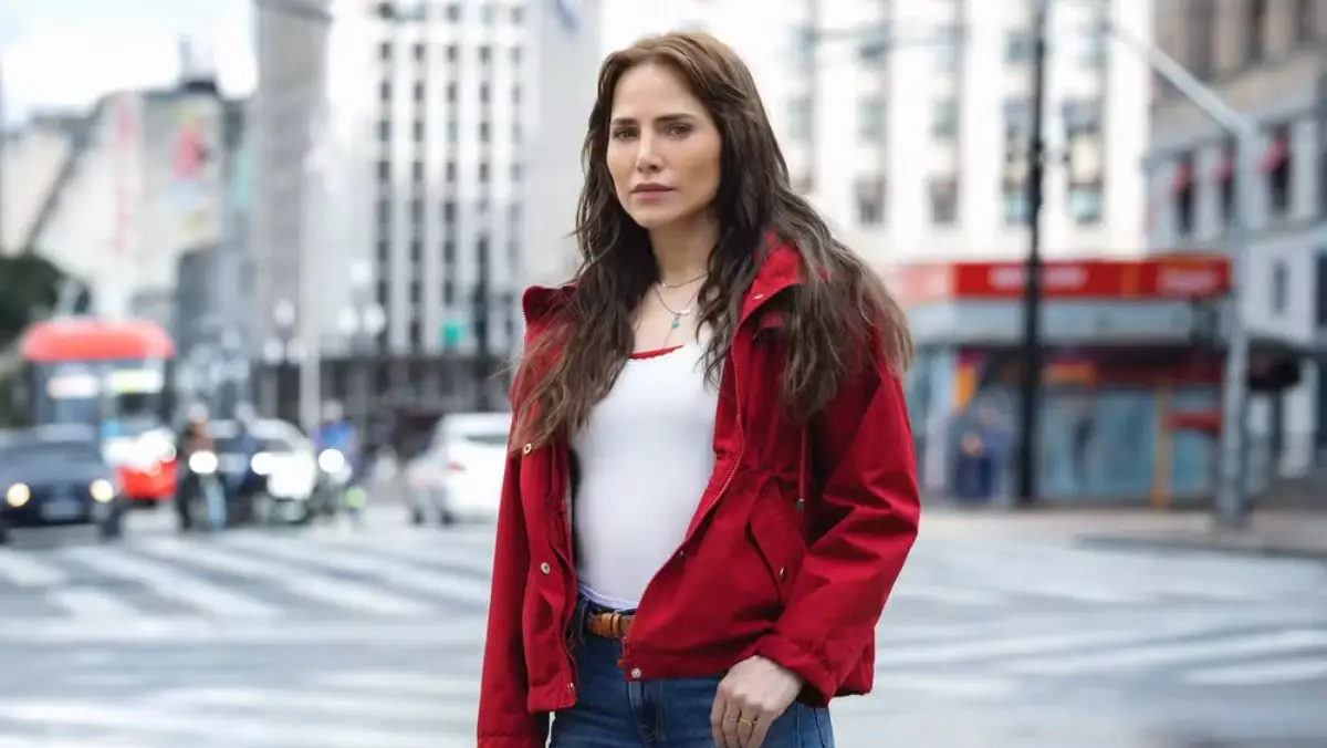 Leticia Colin como a personagem Adriana em cena da novela Quem Ama Cuida