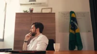 Minissérie gratuita ‘No Solo Inimigo’ questiona o preço do progresso na periferia de São Paulo