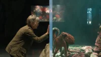 Mulher do filme Criaturas Extraordinariamente Brilhantes toca aquário com polvo no filme da Netflix - Flixlândia