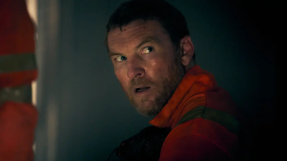 O ator Sam Worthington em cena do filme GOLPE EXPLOSIVO de 2026