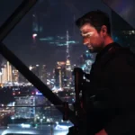 Personagem Tom Clancy, interpretado por John Krasinski, em cena do filme Jack Ryan - Guerra Fantasma