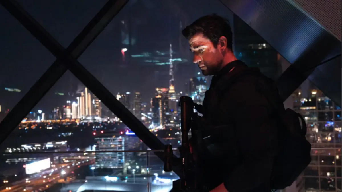Personagem Tom Clancy, interpretado por John Krasinski, em cena do filme Jack Ryan - Guerra Fantasma