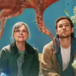 Personagens do filme Criaturas Extraordinariamente Brilhantes olham para aquário no filme da Netflix - Flixlândia