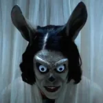 cena do monstro no filme Hokum O Pesadelo da Bruxa de 2026 (1)