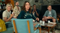 personagens de As Quatro Estações do Ano olham para trás em cena da temporada 2 da série