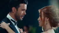 protagonistas da novela turca amor de aluguel se olham nos olhos - Flixlândia