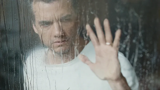 Com Wagner Moura e Greta Lee, thriller de ficção científica ‘A Última Casa’ ganha trailer e data de estreia veja (2)