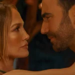 Jennifer Lopez e Brett Goldstein em cena do filme Paixão de Escritório de 2026 da Netflix