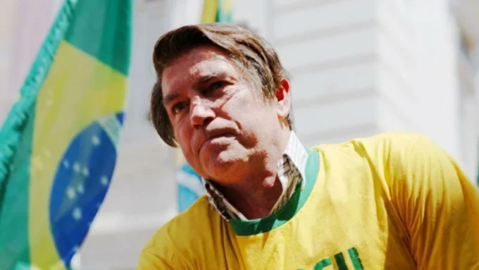 Jim Caviezel como Jair Bolsonaro no fime Dark Horse