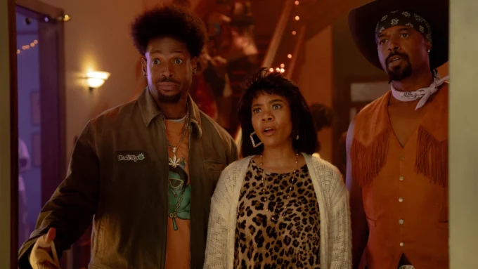 Marlon Wayans, Shawn Wayans e Regina Hall em cena do filme Todo Mundo em Pânico 6