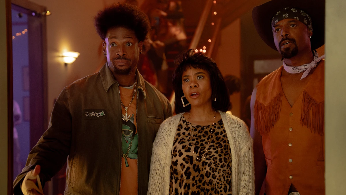 Marlon Wayans, Shawn Wayans e Regina Hall em cena do filme Todo Mundo em Pânico 6