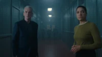 Peter Capaldi e Cush Jumbo no episódio 8, final da temporada 2 de Histórico Criminal do Apple TV