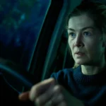 Rosamund Pike no filme Hallow Road Caminho Sem Volta de 2025