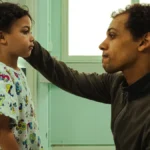 cena da minissérie A Testemunha da Netflix 2026 (1)