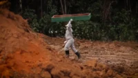 Anatomia do Caos crítica do filme documentário brasileiro de 2026