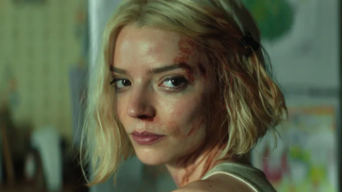 Anya Taylor-Joy no episódio 2 da série Lucky do Apple TV