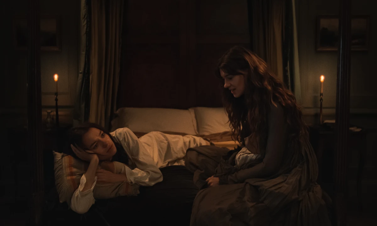 Daisy Edgar-Jones em cena do filme Razão e Sensibilidade de 2026