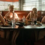 Jeremy Swift, Hannah Waddingham, Juno Temple e Jason Sudeikis na temporada 4 de Ted Lasso no Apple TV