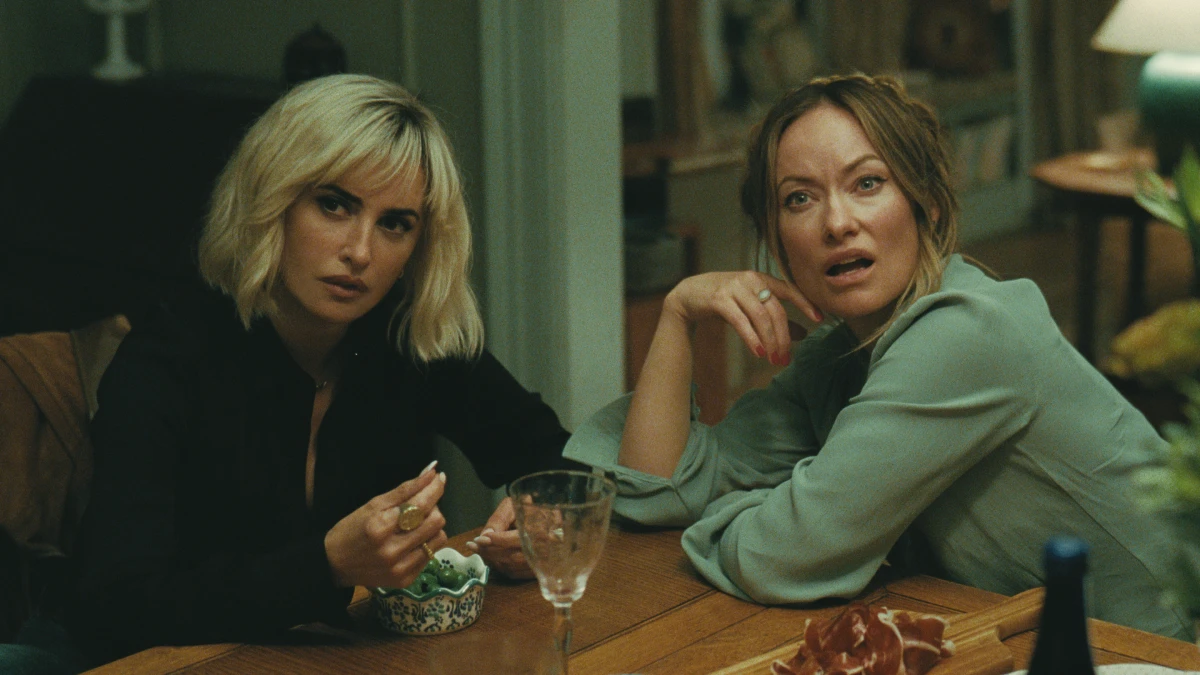 Penélope Cruz e Olivia Wilde em cena do filme O Convite, de 2026