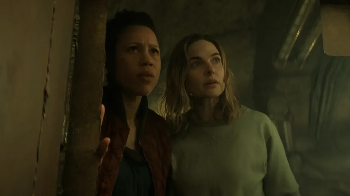 Remmie Milner e Rebecca Ferguson no episódio 4 da temporada 3 de Silo no Apple TV