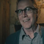 Rhys Ifans no episódio 8, final da temporada de Cidade das Estrelas, do Apple TV
