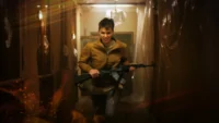 Ruby Rose em cena do filme A Protetora de 2020