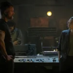 Shane McRae e Rebecca Ferguson no episódio 3 da temporada 3 de Silo no Apple TV