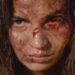 cena do filme A Morte do Demônio Em Chamas 2026