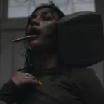 cena do filme A Morte do Demônio Em Chamas de 2026