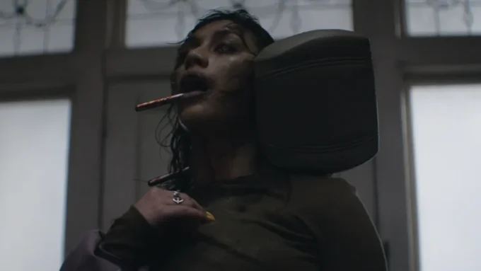 cena do filme A Morte do Demônio Em Chamas de 2026