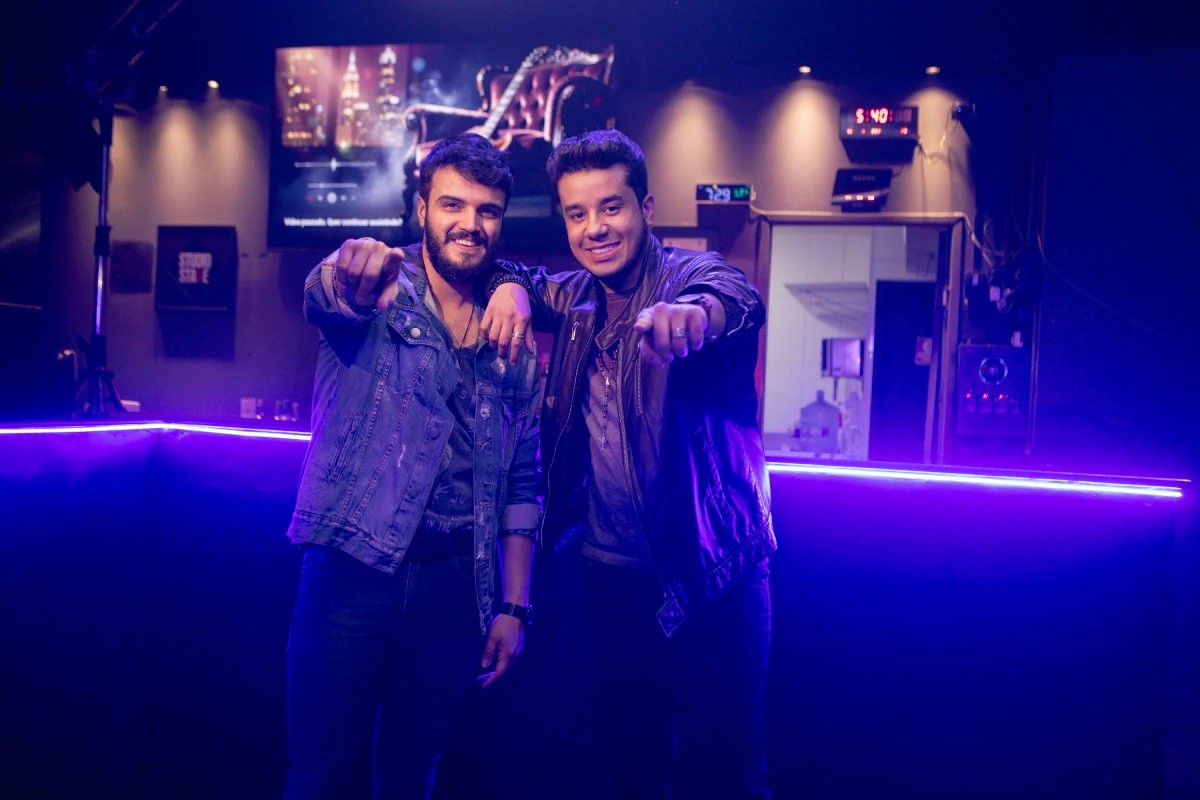 elenco do filme sobre Marília Mendonça do Prime Video - Henrique e Juliano - Daniel Haidar e Luccas Oliver