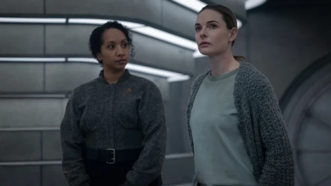 Alexandria Riley e Rebecca Ferguson no episódio 6 da temporada 3 de Silo no Apple TV