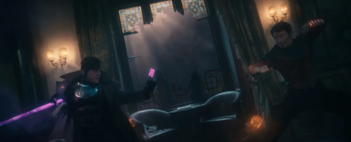 Cena de Vingadores: Doutor Destino