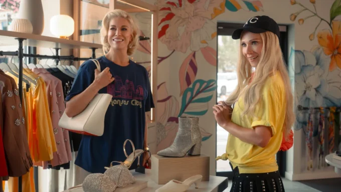Hannah Waddingham e Juno Temple no episódio 1 da temporada 4 de Ted Lassodo Apple TV