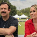 Jason Sudeikis e Andrea Anders no episódio 1 da temporada 4 de Ted Lassodo Apple TV