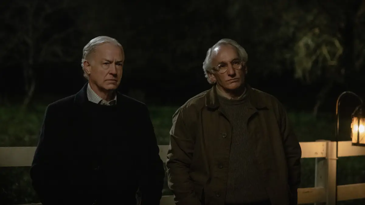 Reed Birney e Matt Craven no episódio 8 da temporada 3 de Silo no Apple TV